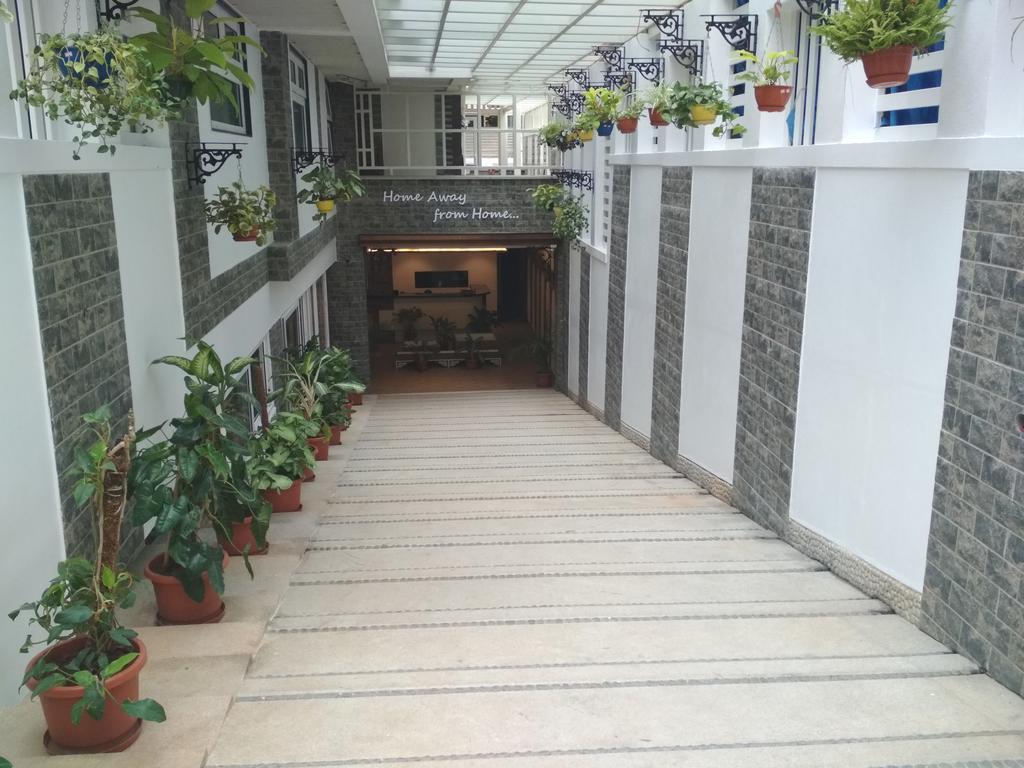White Castle Boutique Apartment Hotel Bangalore Buitenkant foto