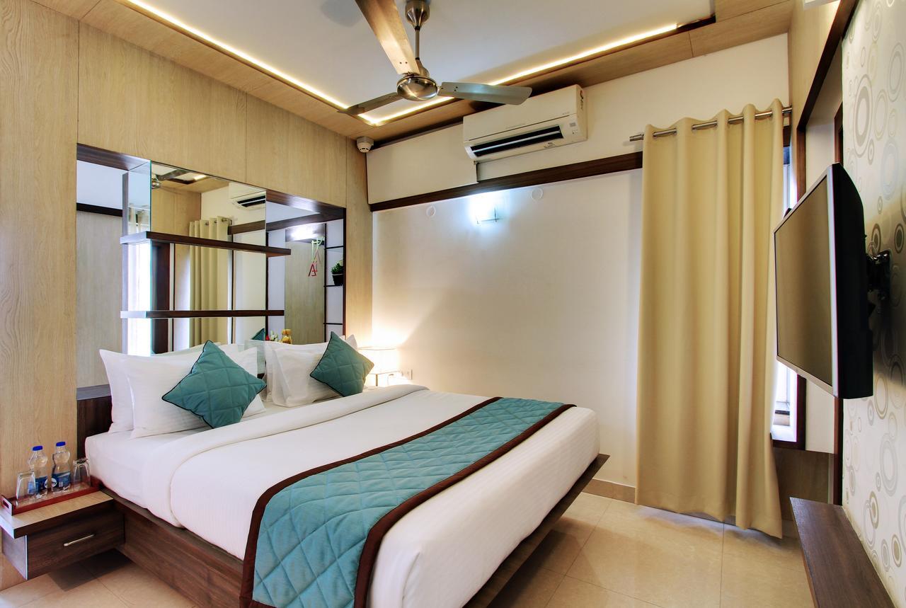 White Castle Boutique Apartment Hotel Bangalore Buitenkant foto