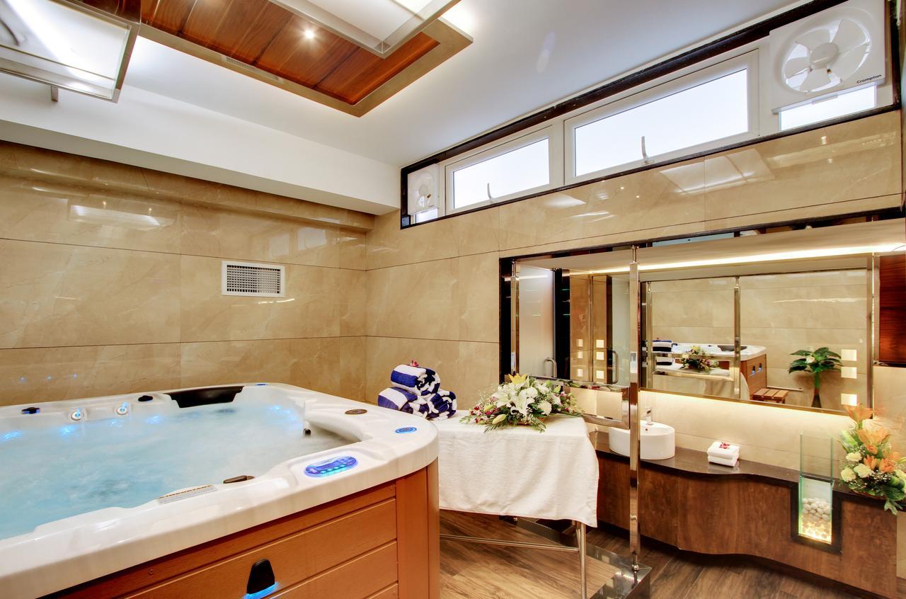 White Castle Boutique Apartment Hotel Bangalore Buitenkant foto